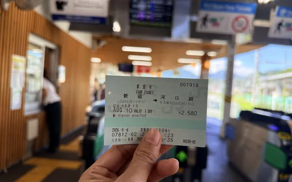 The transfer gate between JR and the Fujikyu Railway